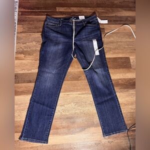 Liz Claiborne classic fit straight leg jeans size 14* x 31 inseam read please.